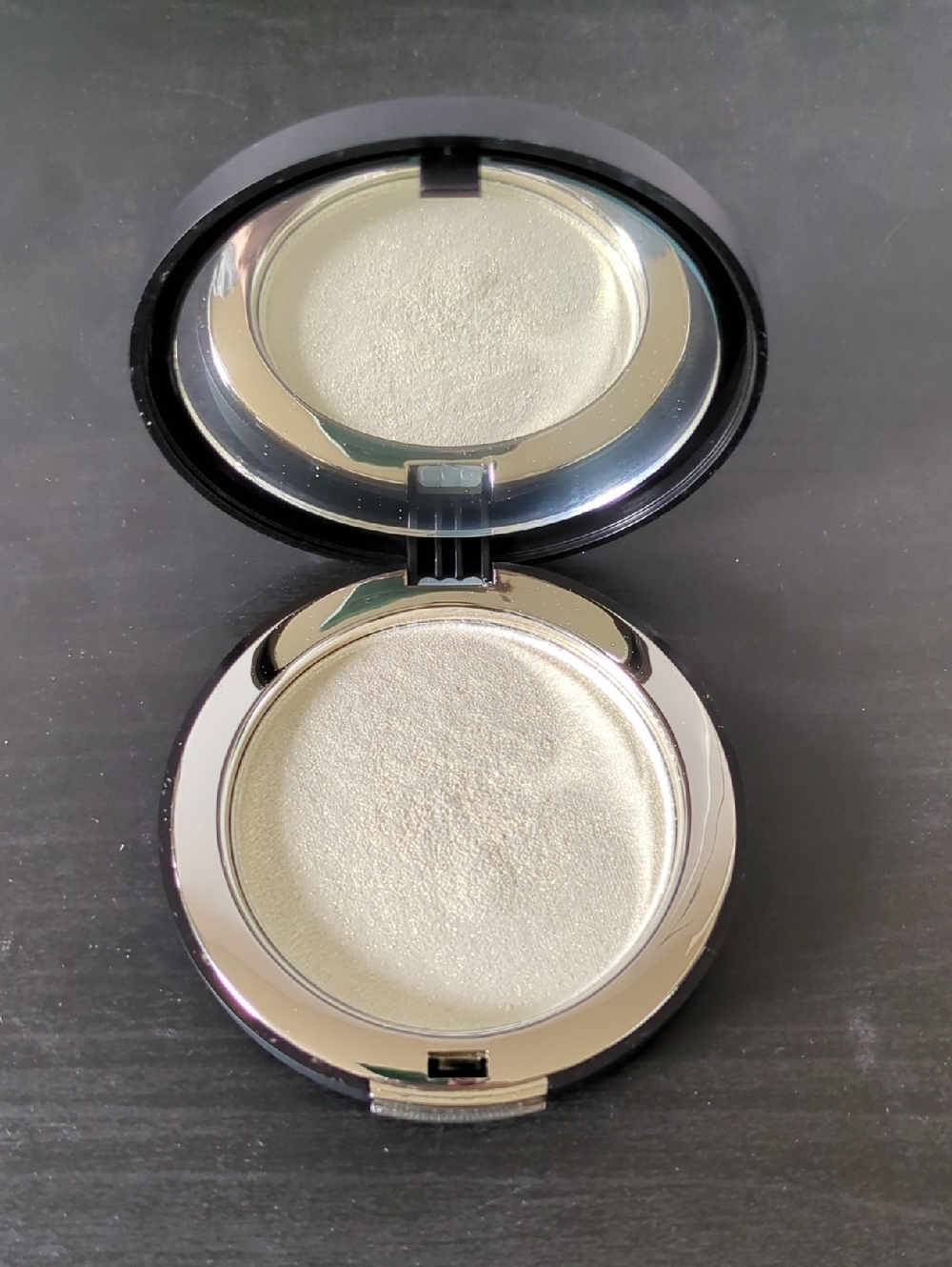 Give me Glow highlighter